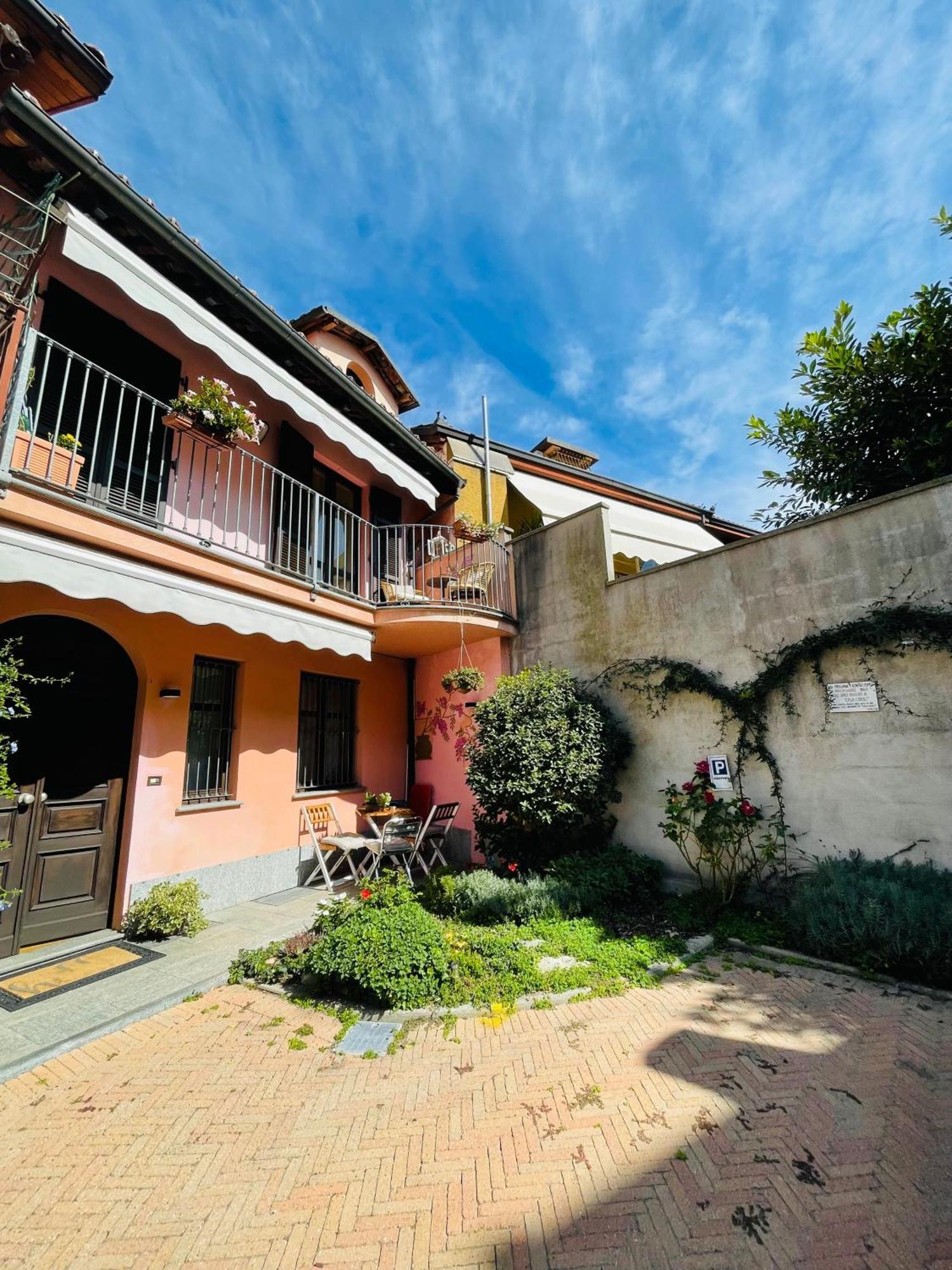 Casa Caroli, Charme E Comfort Nel Cuore Di Alba (Piedmont)