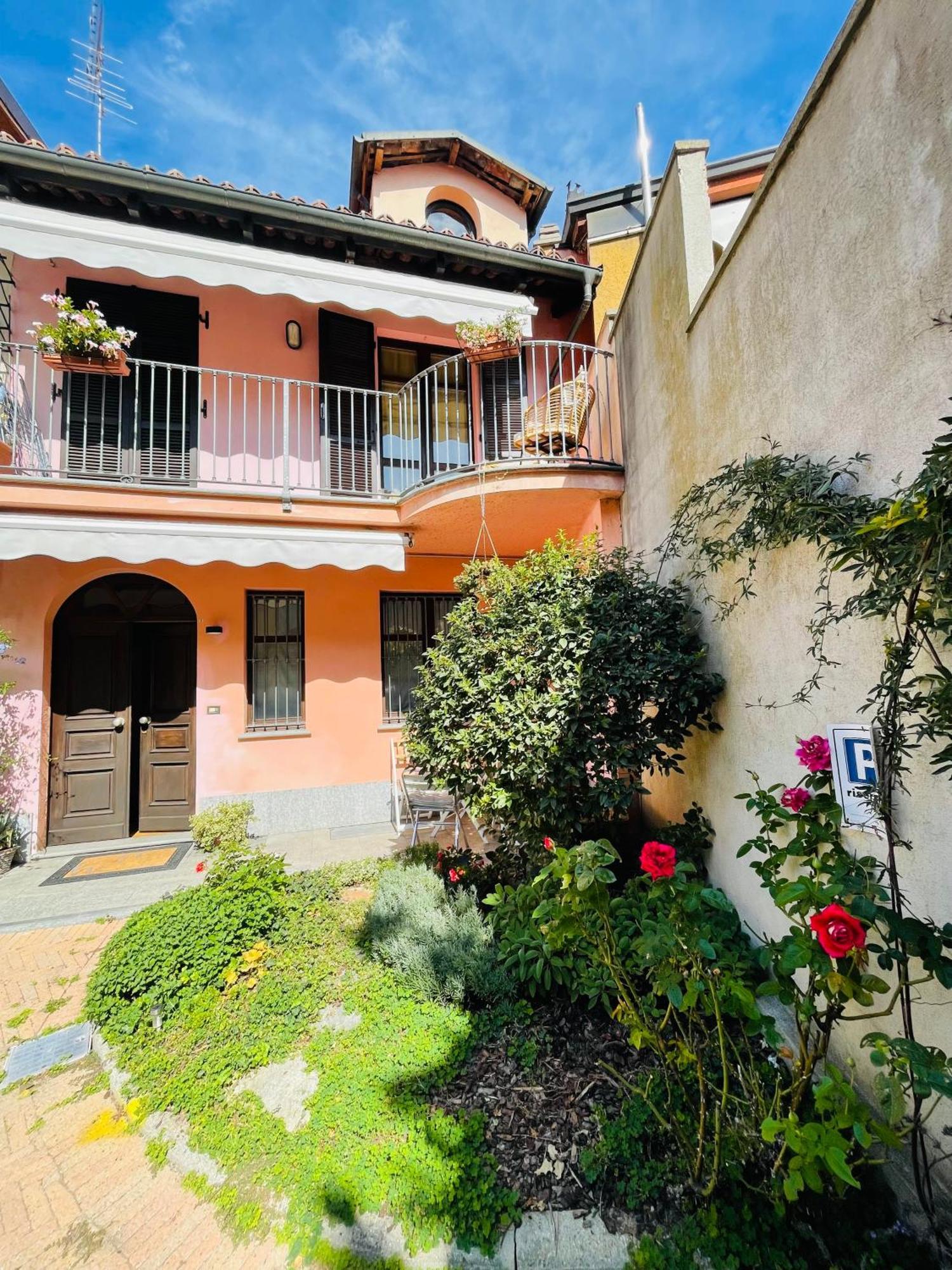 Casa Caroli, Charme E Comfort Nel Cuore Di Alba (Piedmont)
